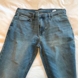 Men’s distressed jeans
